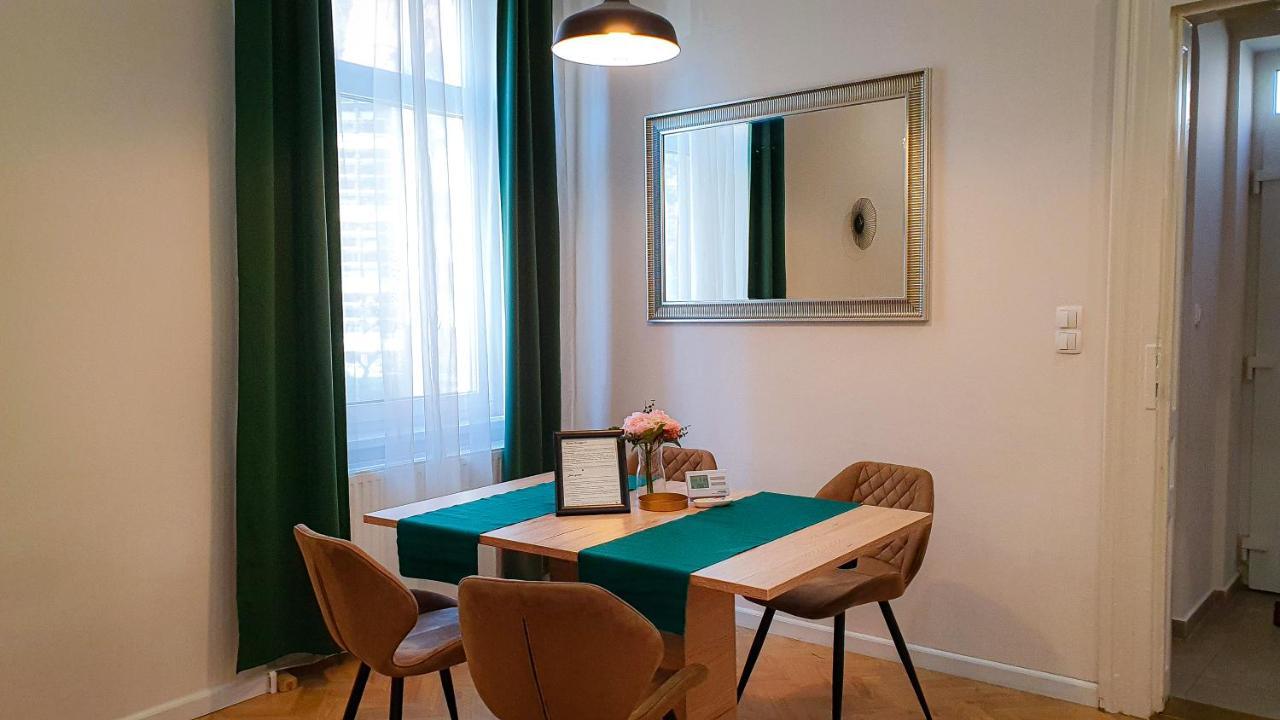 Smaragd Apartman غيور المظهر الخارجي الصورة