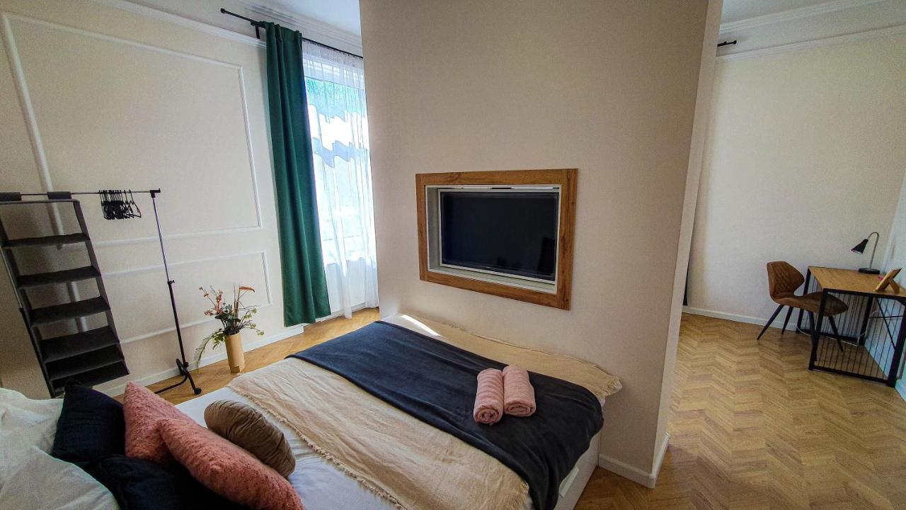 Smaragd Apartman غيور المظهر الخارجي الصورة